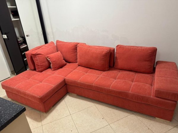Tirane, shes Shitet Kendi pothuajse i ri 500 €