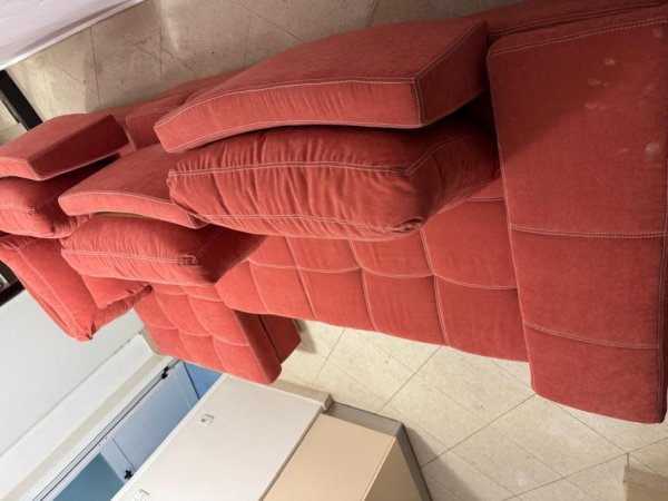 Tirane, shes Shitet Kendi pothuajse i ri 500 €