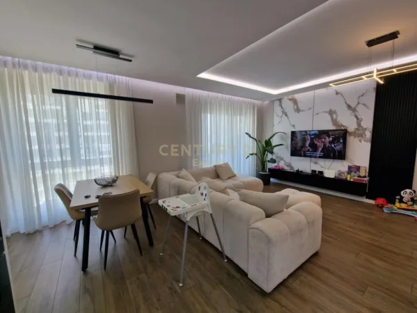 Tirane, jepet me qera apartament 3+1 Kati 6, 136 m² 1.200 € (rezidenca Turdiu)