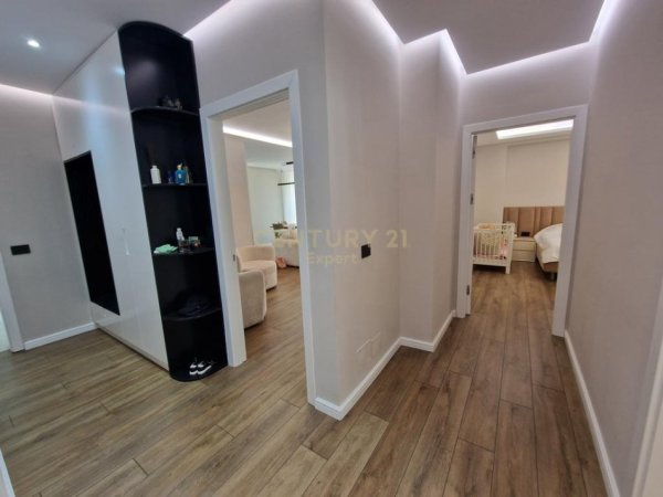Tirane, jepet me qera apartament 3+1 Kati 6, 136 m² 1.200 € (rezidenca Turdiu)