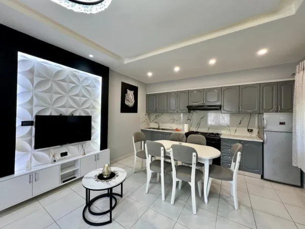 Tirane, jepet me qera apartament 1+1+Ballkon Kati 1, 90 m² 600 € (Laprake)