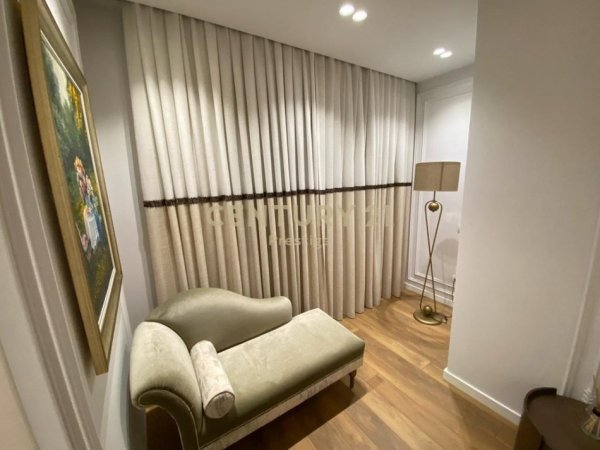 Tirane, jepet me qera apartament 2+1 Kati 3, 140 m² 1.500 € (RRUGA E BARRIKADAVE)