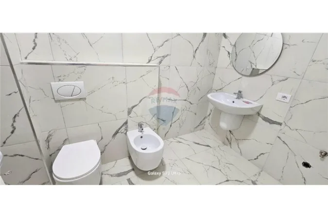 Tirane, jepet me qera apartament 2+1 , 104 m² 650 € (ish fusha e aviacionit)