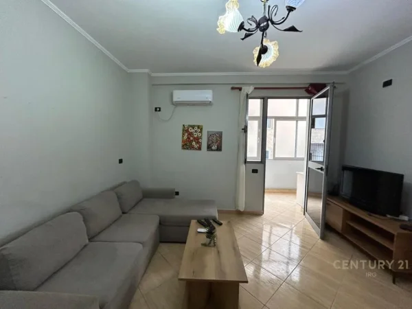 Tirane, jepet me qera apartament 2+1 Kati 2, 80 m² 650 € 