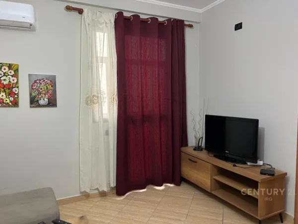 Tirane, jepet me qera apartament 2+1 Kati 2, 80 m² 650 € 