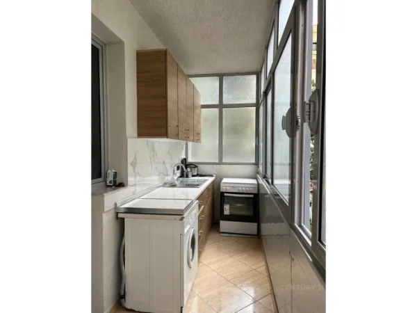 Tirane, jepet me qera apartament 2+1 Kati 2, 80 m² 650 € 