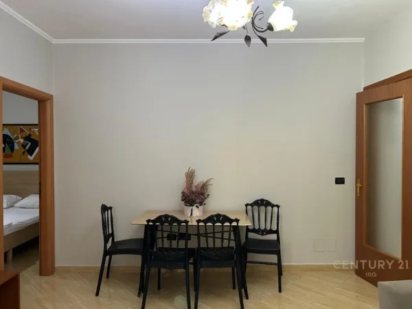 Tirane, jepet me qera apartament 2+1 Kati 2, 80 m² 650 € 