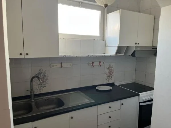 Tirane, jepet me qera apartament 2+1+Aneks+Ballkon Kati 5, 100 m² 450 € (Rruga e durresit)