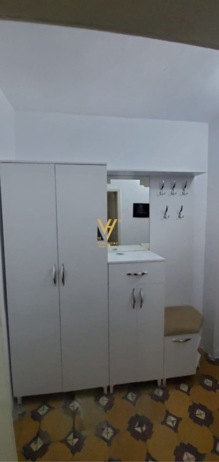 Tirane, jepet me qera apartament 1+1+Ballkon Kati 5, 60 m² 400 € (BRRYLI)