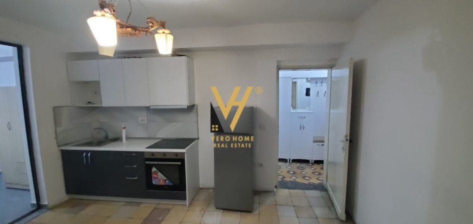 Tirane, jepet me qera apartament 1+1+Ballkon Kati 5, 60 m² 400 € (BRRYLI)