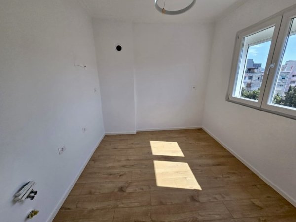 Tirane, shitet apartament 2+1+Aneks+Ballkon Kati 4, 77 m² 145.000 € (Bardhyl)
