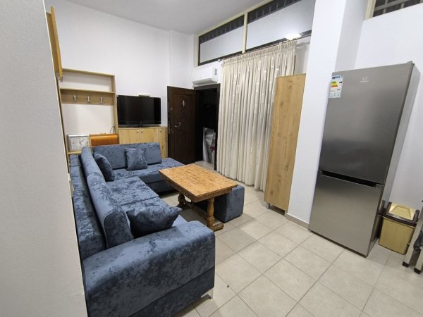 Tirane, jepet me qera apartament 1+1 Kati 0, 400 € (rruga 5 maji)