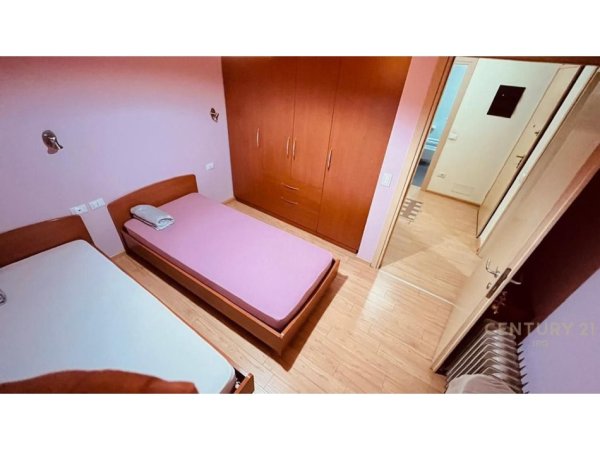 Tirane, jepet me qera apartament 2+1+Aneks+Ballkon Kati 4, 78 m² 700 € (Rr. Myslym Shyri)