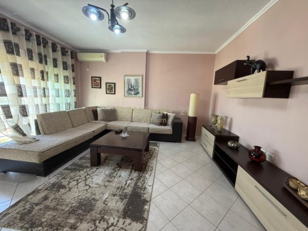 Tirane, jepet me qera apartament 2+1 Kati 8, 110 m² 600 € 