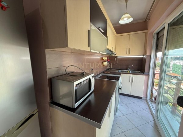 Tirane, jepet me qera apartament 2+1 Kati 8, 110 m² 600 € 