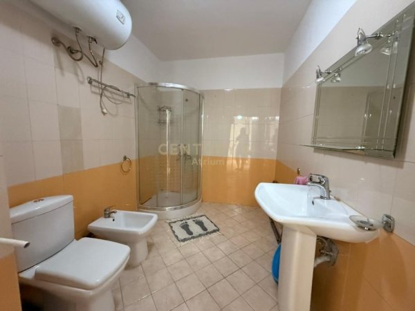 Tirane, jepet me qera apartament 2+1 Kati 8, 110 m² 600 € 