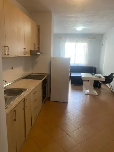 Tirane, jepet me qera apartament 1+1+Aneks Kati 4, 68 m² 300 € (Fresku)