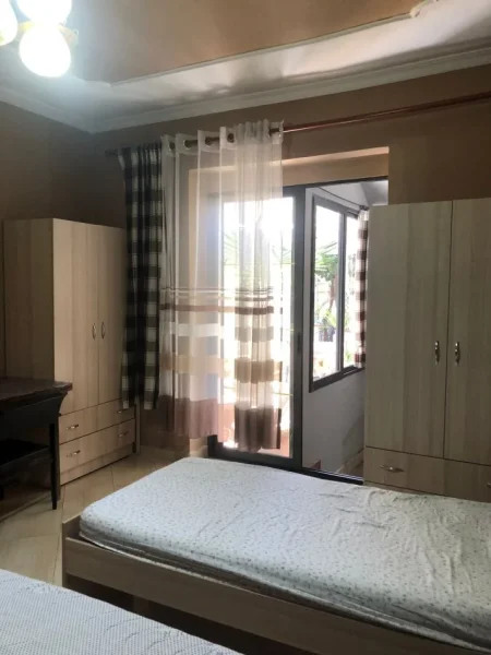 Tirane, jepet me qera apartament 1+1+Ballkon Kati 1, 70 m² 510 € (Medreseja)