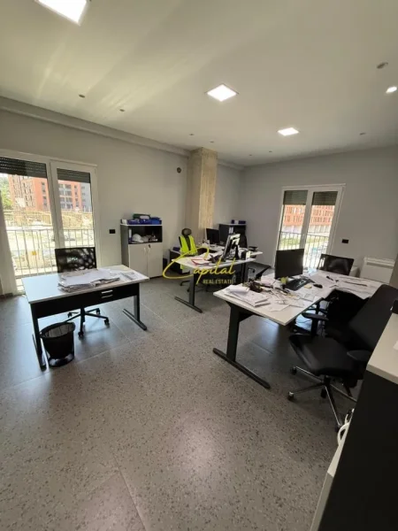 Tirane, shitet apartament 2+1 Kati 1, 137 m² 450.000 € (ASTIR)