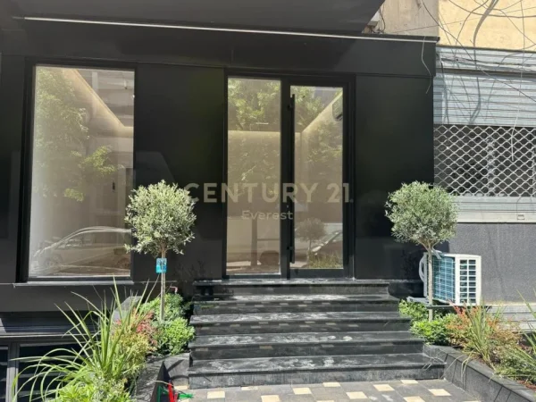Tirane, shitet ambjent biznesi Kati 0, 36 m² 200.000 € (Prane Square 21)