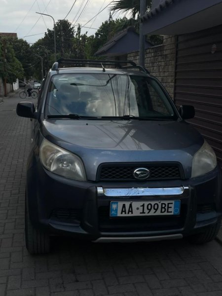 Elbasan, shitet SUV | Xhip Daihatsu Terios Benzin+Gaz, gri e erret manuale Kondicioner 185.000 km 5.000 €