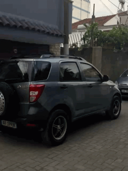 Elbasan, shitet SUV | Xhip Daihatsu Terios Benzin+Gaz, gri e erret manuale Kondicioner 185.000 km 5.000 €
