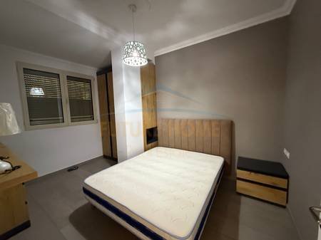 Tirane, jepet me qera apartament 2+1 Kati 1, 80 m² 400 € 