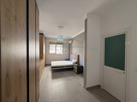 Tirane, jepet me qera apartament 2+1 Kati 1, 80 m² 400 € 