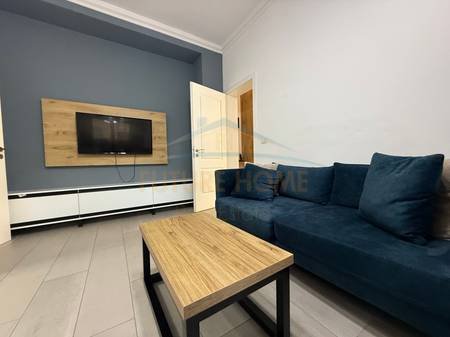Tirane, jepet me qera apartament 2+1 Kati 1, 80 m² 400 € 