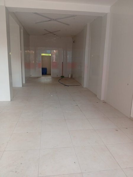 Tirane, jepet me qera ambjent biznesi Kati 1, 110 m² 810 € (Selvia)