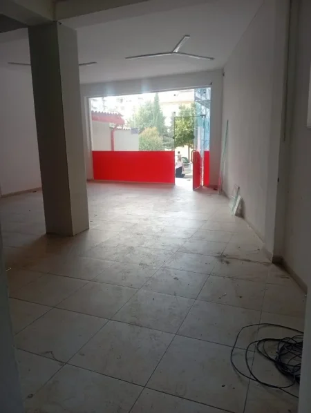 Tirane, jepet me qera ambjent biznesi Kati 1, 110 m² 810 € (Selvia)