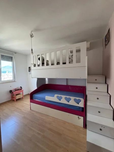 Tirane, jepet me qera apartament 2+1+Ballkon Kati 3, 80 m² 600 € (Selite)