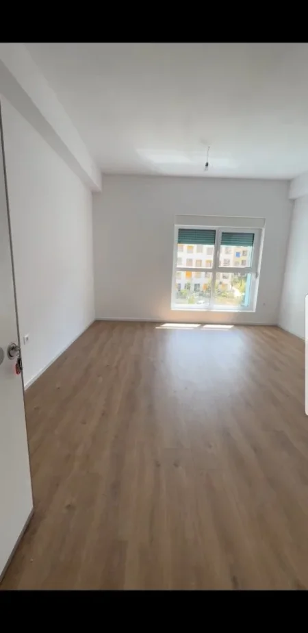 Tirane, jepet me qera apartament 1+1+Ballkon Kati 5, 68 m² 350 € (Rruga Pasho Hysa)