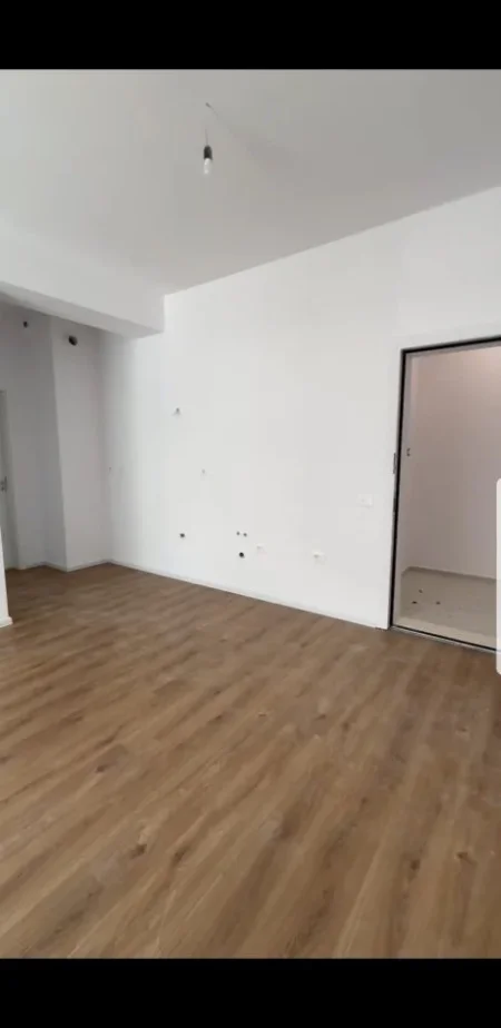 Tirane, jepet me qera apartament 1+1+Ballkon Kati 5, 68 m² 350 € (Rruga Pasho Hysa)