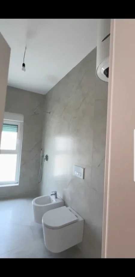 Tirane, jepet me qera apartament 1+1+Ballkon Kati 5, 68 m² 350 € (Rruga Pasho Hysa)