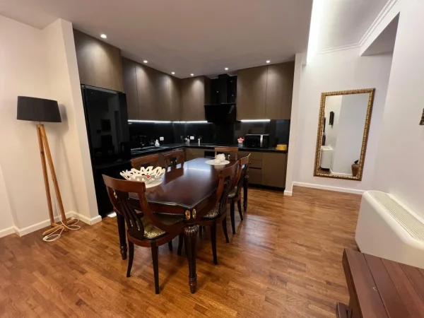 Tirane, shitet apartament 2+1+Ballkon Kati 1, 116 m² 260.000 € (Rruga Peti)