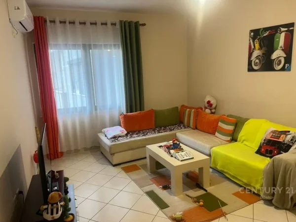 Tirane, shitet apartament 1+1 Kati 3, 77 m² 115.000 € (Yzberisht)