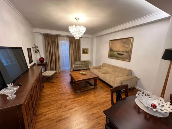 Tirane, shitet apartament 2+1+Ballkon Kati 1, 116 m² 260.000 € (Rruga Peti)