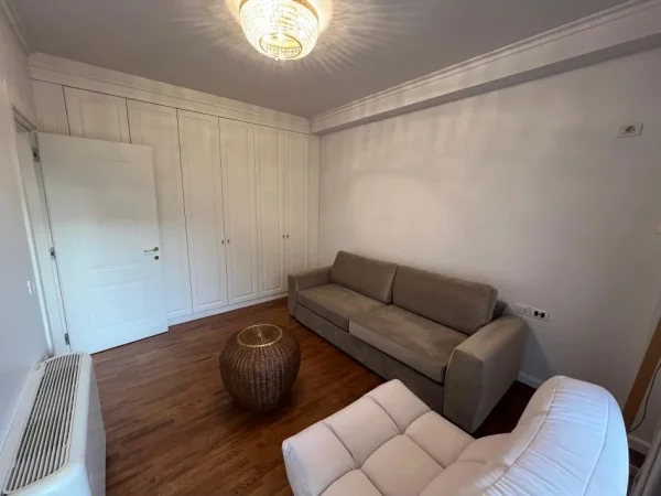 Tirane, shitet apartament 2+1+Ballkon Kati 1, 116 m² 260.000 € (Rruga Peti)