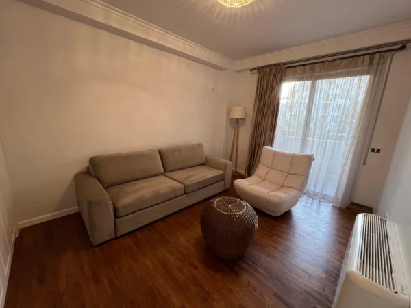 Tirane, shitet apartament 2+1+Ballkon Kati 1, 116 m² 260.000 € (Rruga Peti)