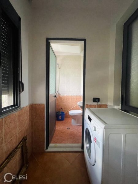 Tirane, jepet me qera apartament 2+1+Ballkon Kati 5, 100 m² 450 € (MINE PEZA)