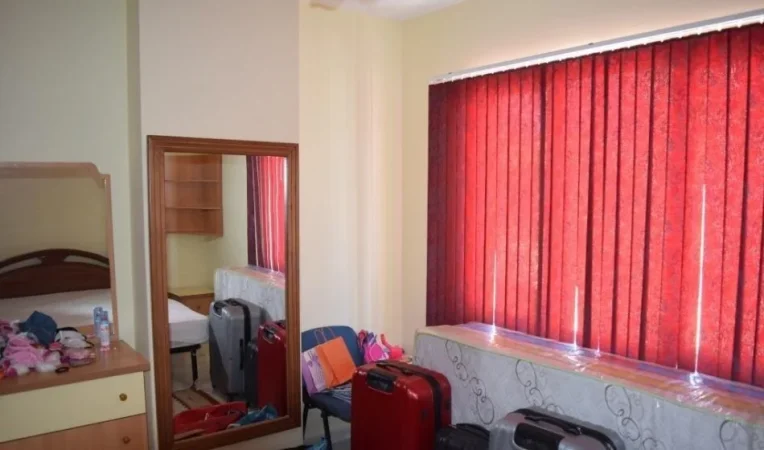 Tirane, jepet me qera apartament 3+1 Kati 6, 146 m² 600 € (rruga spiro floqi)