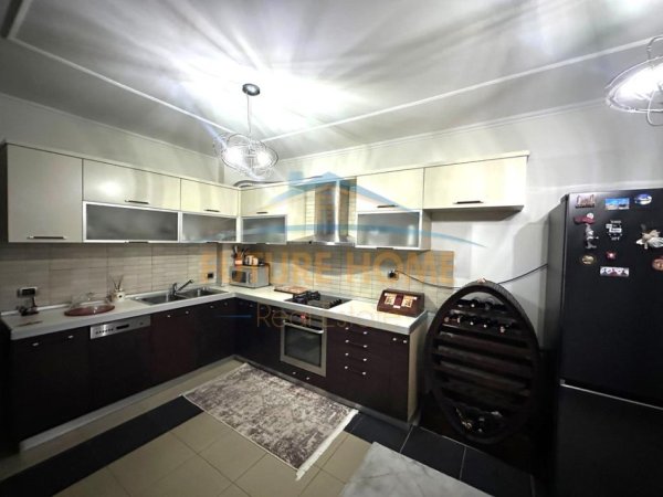 Tirane, jepet me qera apartament 1+1+Ballkon Kati 2, 83 m² (Myslym Shyri)