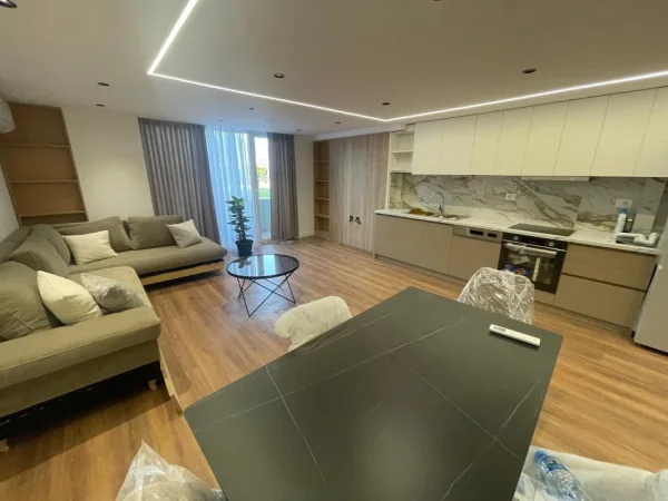 Tirane, shitet apartament duplex 2+1+Ballkon Kati 1, 105 m² 160.000 € (Golden Park 3)