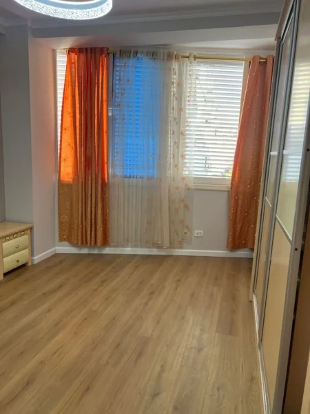 Tirane, shitet apartament 1+1+Aneks+Ballkon Kati 2, 77 m² 140.000 € (kodra e diellit)