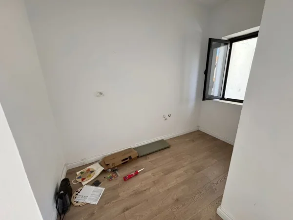 Tirane, jepet me qera apartament 3+1+Aneks+Ballkon Kati 3, 120 m² 800 € (Bllok)