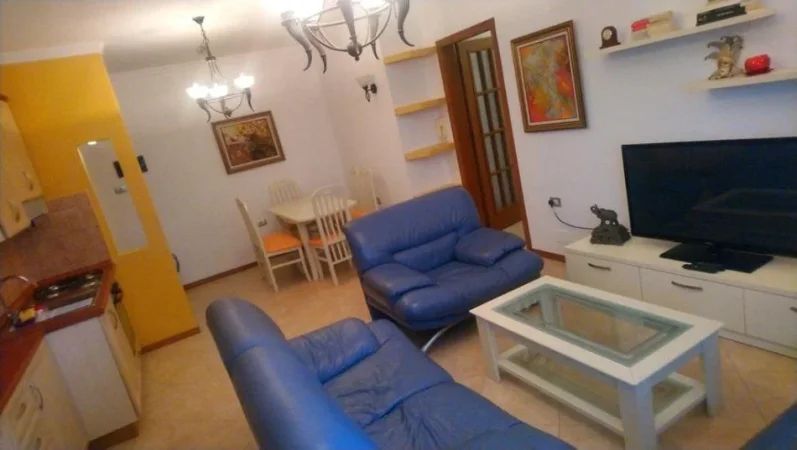 Tirane, jepet me qera apartament 2+1+Ballkon Kati 8, 78 m² 750 € (QENDER)