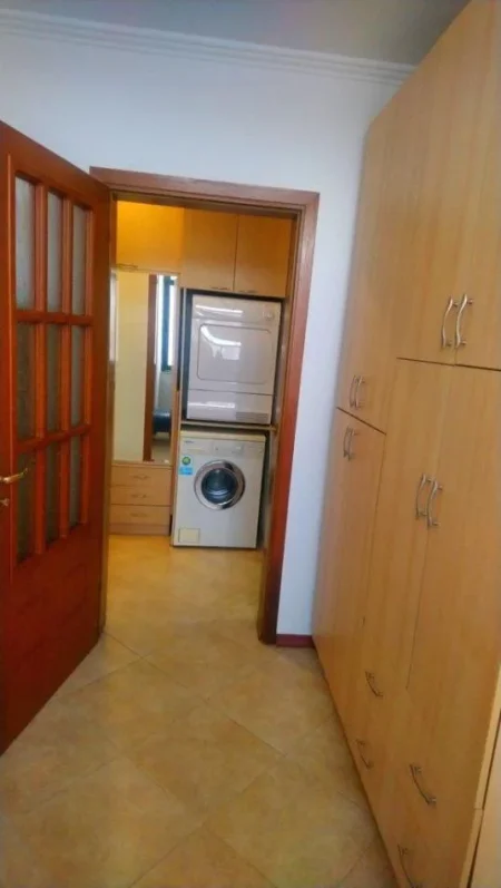 Tirane, jepet me qera apartament 2+1+Ballkon Kati 8, 78 m² 750 € (QENDER)