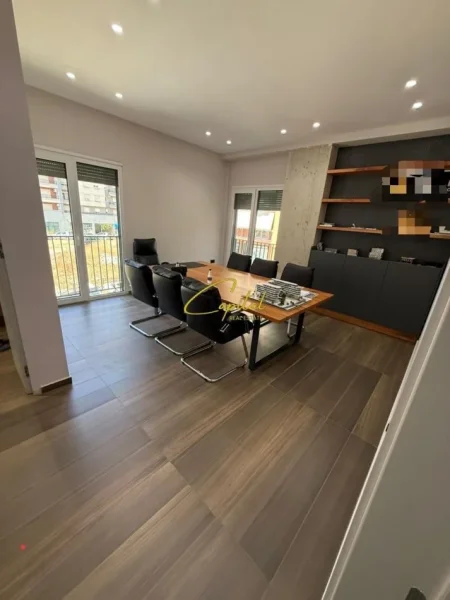 Tirane, shitet ambjent biznesi Kati 1, 137 m² 450.000 € (ASTIR)