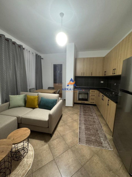 Tirane, jepet me qera apartament 1+1+Ballkon Kati 5, 63 m² 513 € (KRISTAL CENTER)